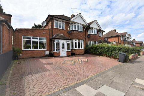 4 bedroom semi-detached house to rent, Frinton Avenue, Leicester