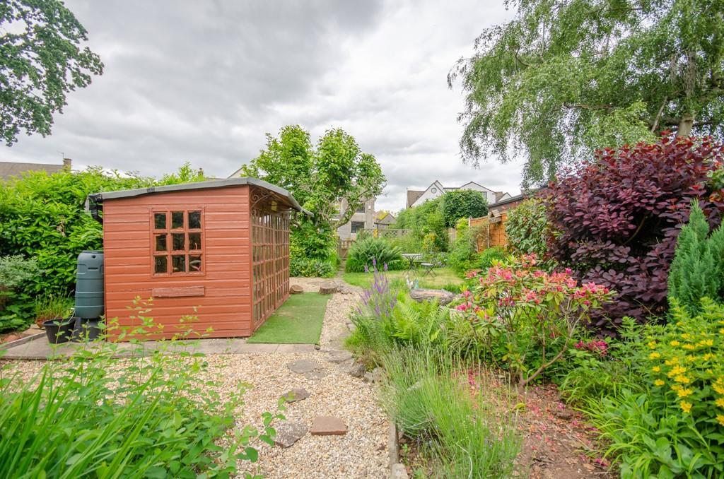 Rear garden pic 4.jpg