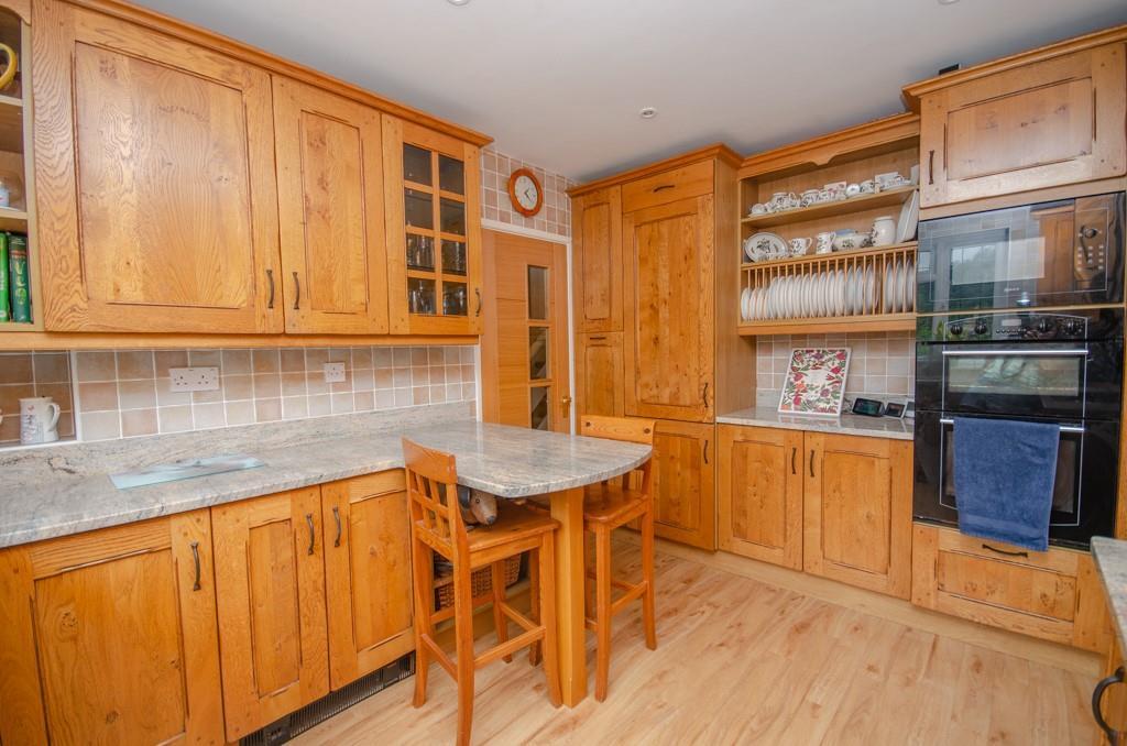 Kitchen pic 2.jpg