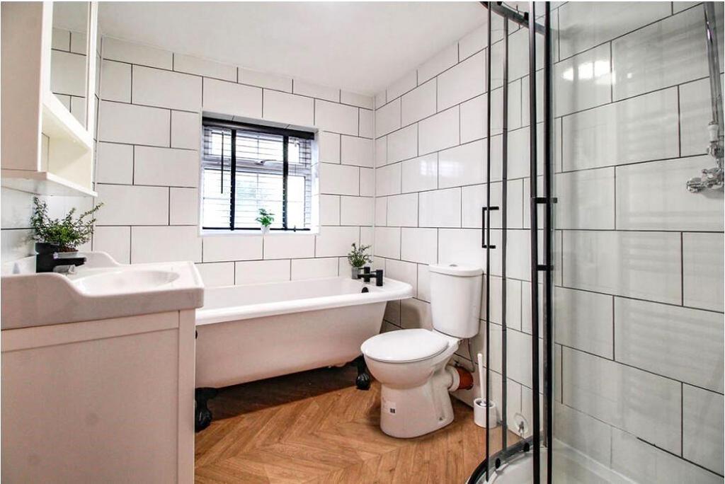 Bathroom.JPG