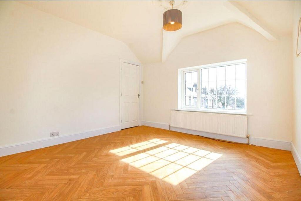Master Bedroom.JPG