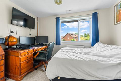 2 bedroom terraced house for sale, Colburn Crescent, Guildford