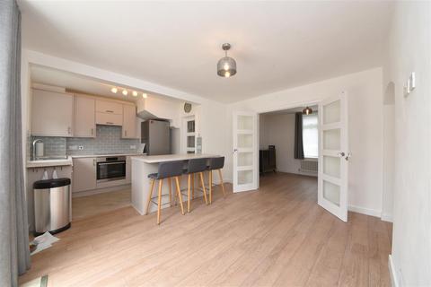 3 bedroom terraced house to rent, Thirleby Road, Edgware