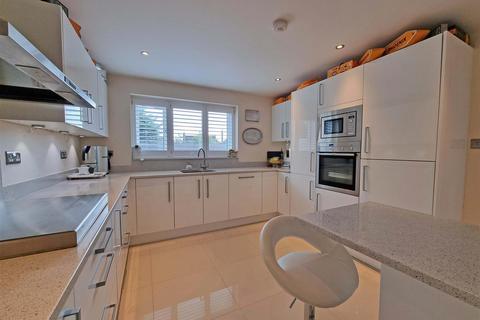 12 Hollywood Drive, Hollywood, Birmingham, B47 5PS