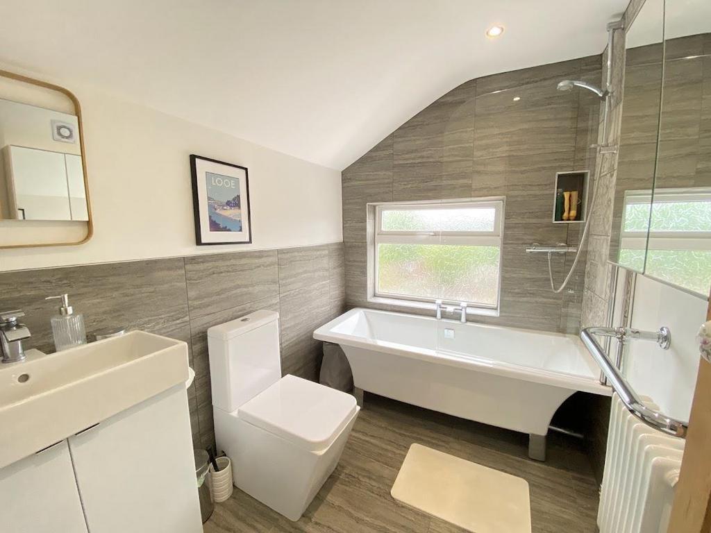En suite bathroom