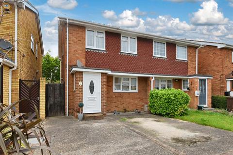 4 bedroom semi-detached house for sale, Ruskoi Road, Canvey Island SS8