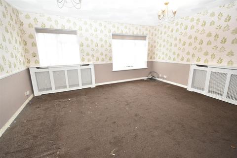 4 bedroom semi-detached house for sale, Ruskoi Road, Canvey Island SS8