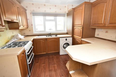4 bedroom semi-detached house for sale, Ruskoi Road, Canvey Island SS8