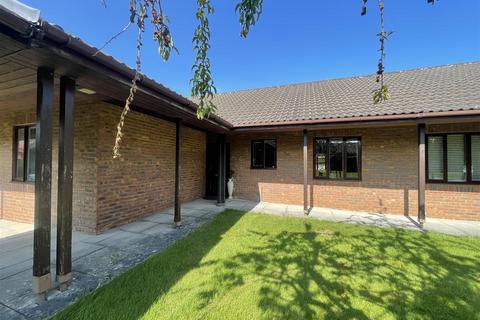 2 bedroom semi-detached bungalow for sale, 25 Meadowbrook Court, Gobowen