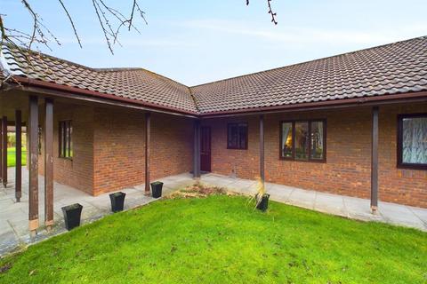 2 bedroom semi-detached bungalow for sale, 25 Meadowbrook Court, Gobowen