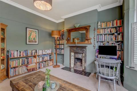 4 bedroom end of terrace house for sale, Woodcote Road, Wanstead