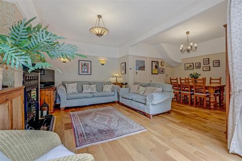 62 Woodcote Road, London, E11 2QA