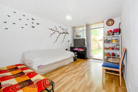 2 bedroom flat for sale, Heathpool House, Brady Street, London