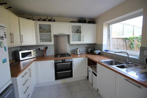 4 bedroom house to rent, Ivinghoe Road, Bushey Heath