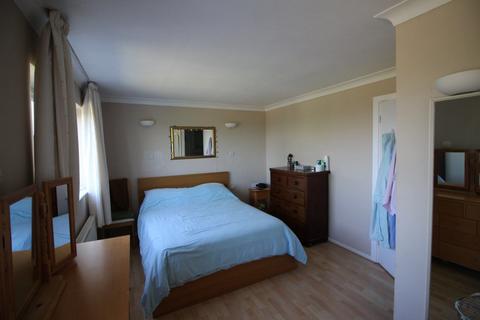 4 bedroom house to rent, Ivinghoe Road, Bushey Heath