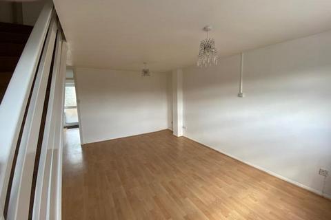2 bedroom apartment to rent, Cuffley Village