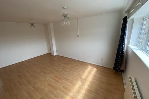 2 bedroom apartment to rent, Cuffley Village