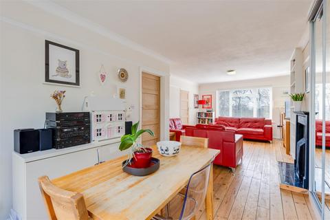 3 bedroom semi-detached house for sale, Wharncliffe Road, London