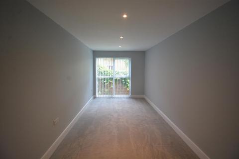 1 bedroom flat for sale, Vineyard Road, Feltham TW13