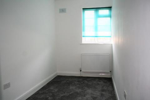 2 bedroom property to rent, London Road