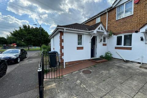 4 bedroom end of terrace house to rent, Barrass Close, Enfield