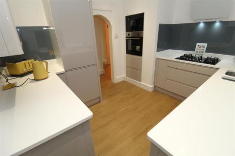 2 bedroom ground floor flat to rent, Altway, Liverpool L10
