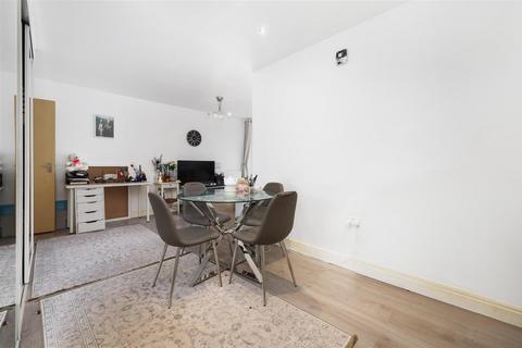 Studio for sale, Wooldridge Close ¦ Feltham ¦ TW14