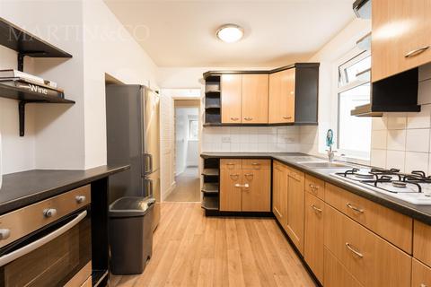 2 bedroom apartment to rent, Duke Road, W4