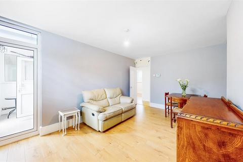 2 bedroom apartment to rent, Canrobert Street, London E2