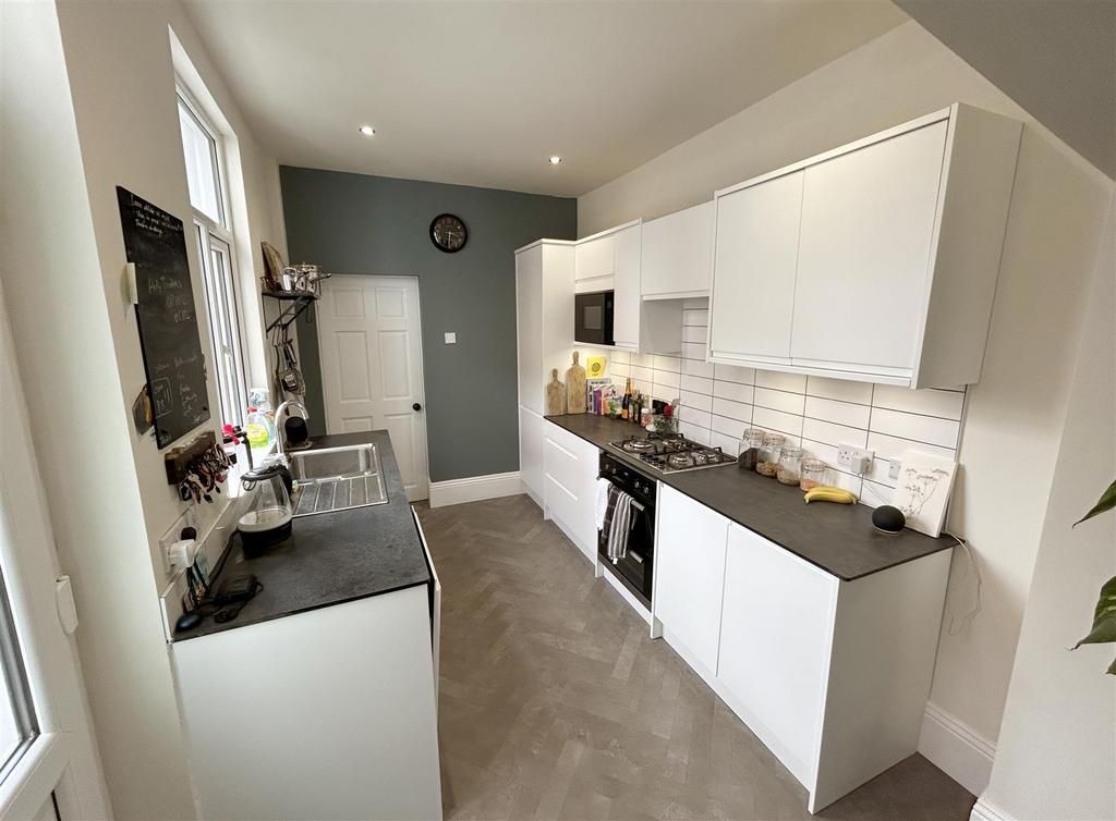 Kitchen 1.jpg