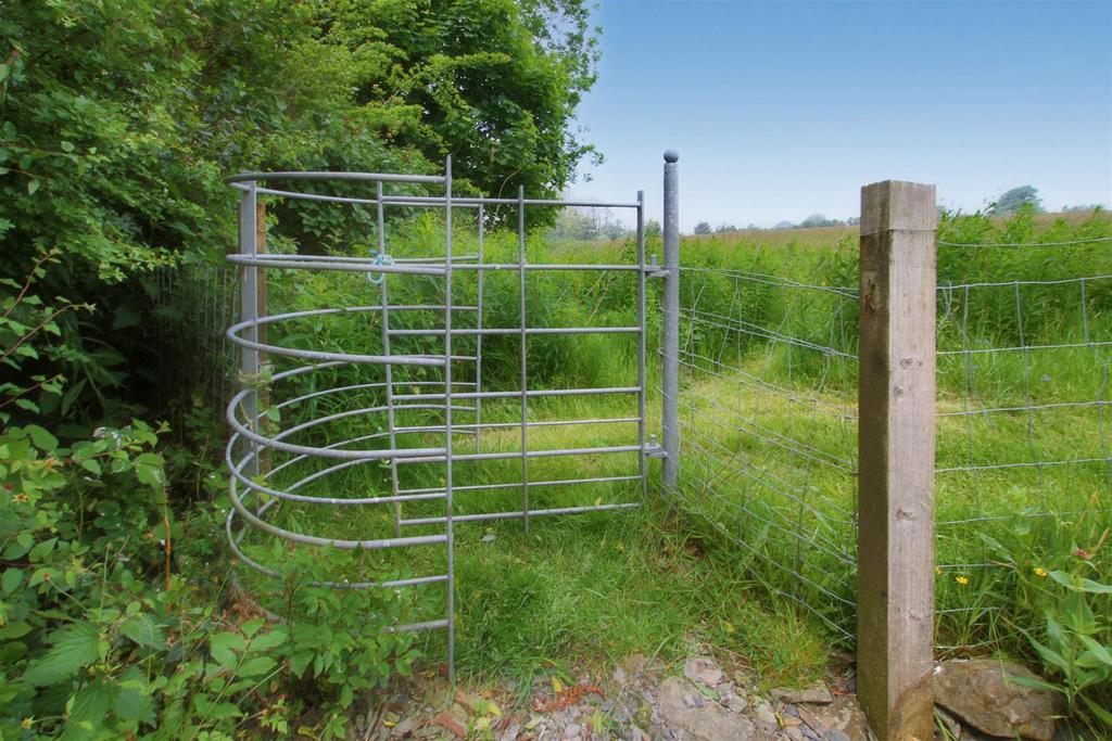 Kissing gate to field