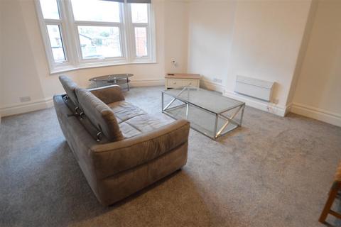 3 bedroom flat to rent, Shaw Road, Stockport SK4