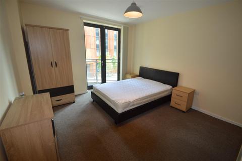 2 bedroom flat to rent, City South, Manchester M15