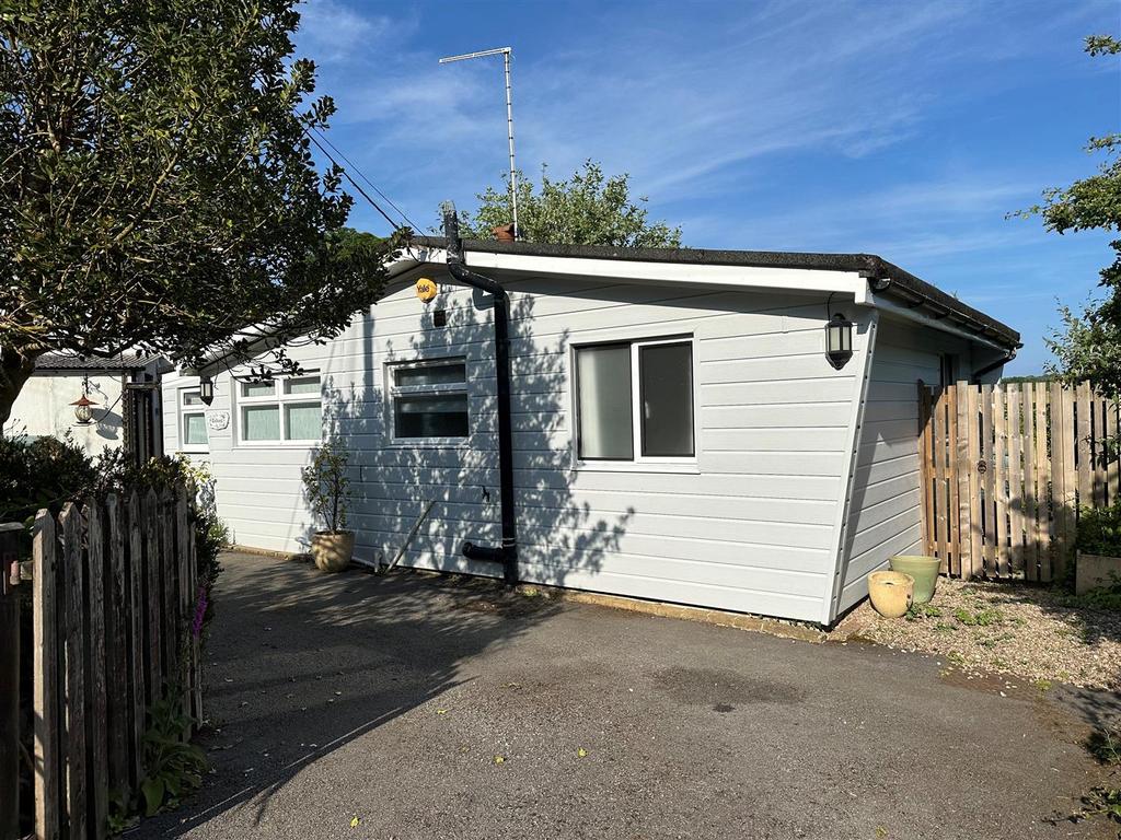 Mawgan, Helston TR12 2 bed property for sale £125,000