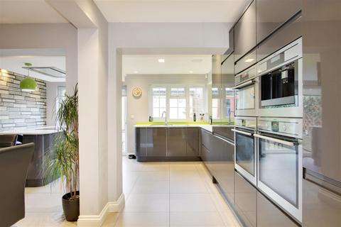 6 Brickcroft, Broxbourne, EN10 6AR
