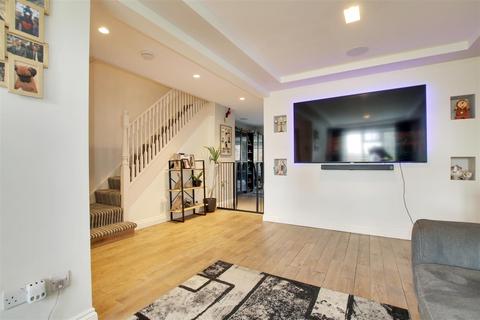 6 Brickcroft, Broxbourne, EN10 6AR