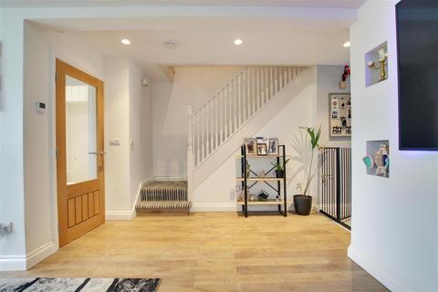 6 Brickcroft, Broxbourne, EN10 6AR