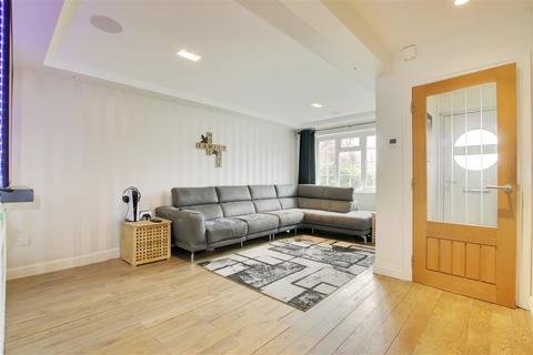 6 Brickcroft, Broxbourne, EN10 6AR