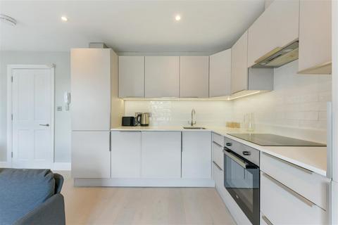 Flat 3, 208 Queens Road, London, SW19 8LY