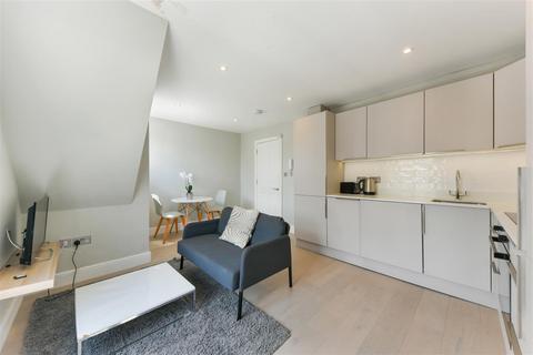 Flat 3, 208 Queens Road, London, SW19 8LY