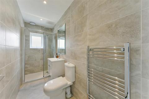 Flat 3, 208 Queens Road, London, SW19 8LY