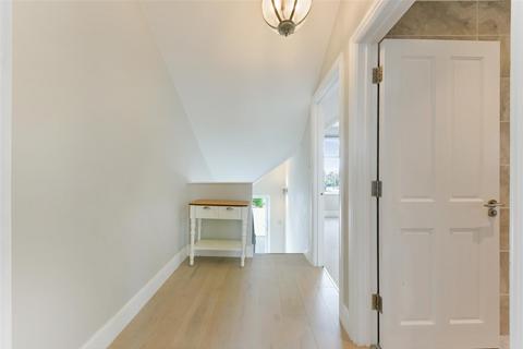 Flat 3, 208 Queens Road, London, SW19 8LY