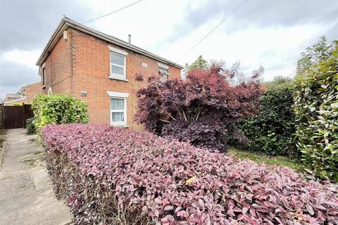 3 bedroom semi-detached house to rent, Portsmouth Road, Southampton SO19