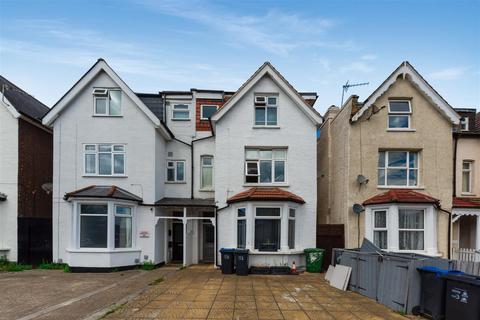 2 bedroom flat for sale, Queens Road, Wimbledon SW19