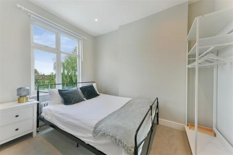 Flat 2, 208 Queens Road, London, SW19 8LY