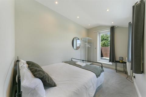 2 bedroom flat for sale, Queens Road, Wimbledon SW19