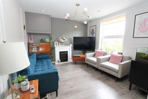 3 bedroom terraced house for sale, Quarr Road, Carshalton SM5