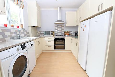 3 bedroom end of terrace house for sale, Resthaven Road, Wootton