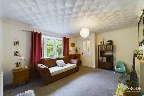 3 bedroom semi-detached house for sale, Bank Walk, Burton-On-Trent DE13