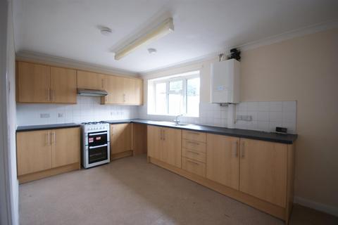 2 bedroom semi-detached house to rent, Tower Crescent, Lincoln